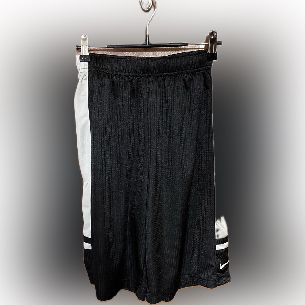 Nike Black/White Athletic Shorts Size L Nike Logo On Side Mens